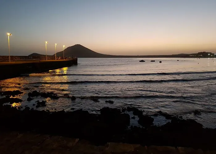 Alquilaencanarias El Medano Mirazul Plaza Roja