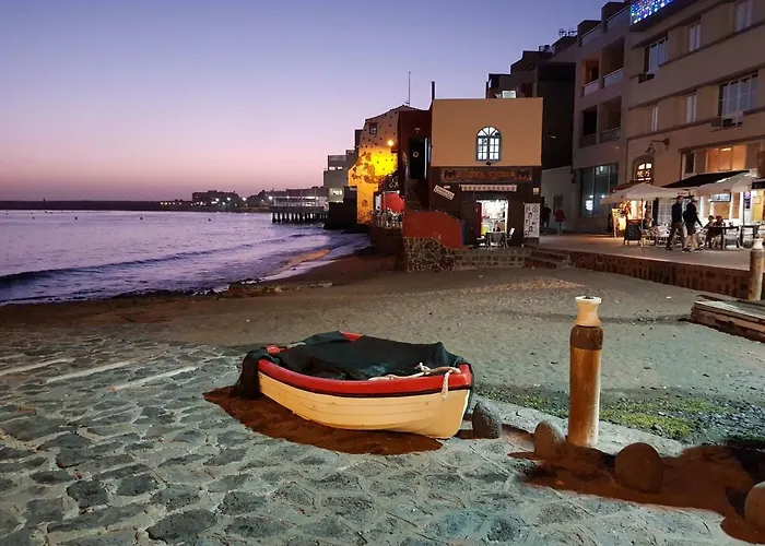 Alquilaencanarias El Medano Mirazul Plaza Roja